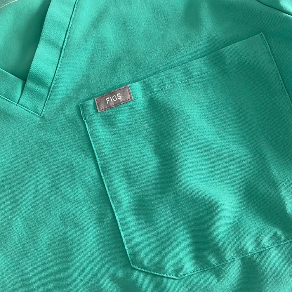 Figs one pocket scrub top